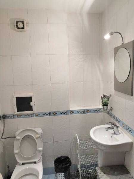 Дава се под наем Тристаен апартамент в Бургас, Център - 74 кв.м за 816 € - Снимка #8