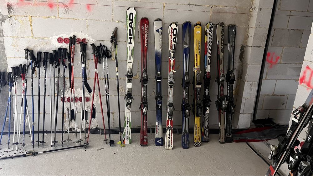 Vând schiuri și clapari