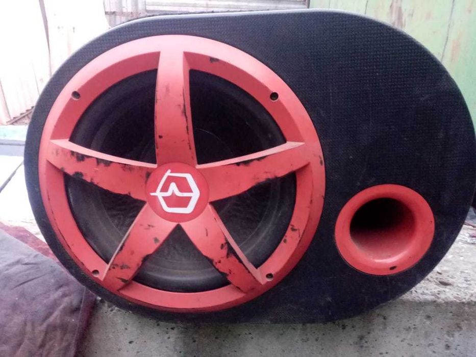 Продам сабвуфер с усилителем