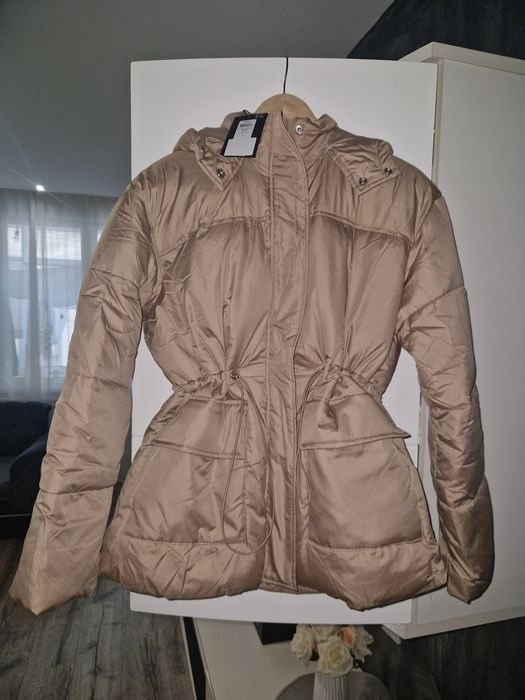 Страхотно ново яке с качулка