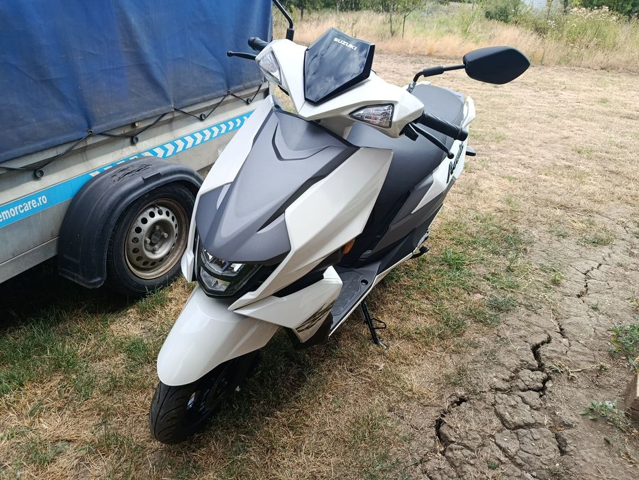 Vând Suzuki Avenis 125