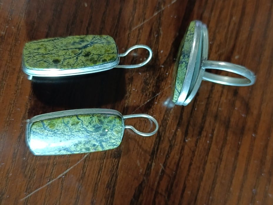 Серьги и кольцо. Мельхиор. Змеевик