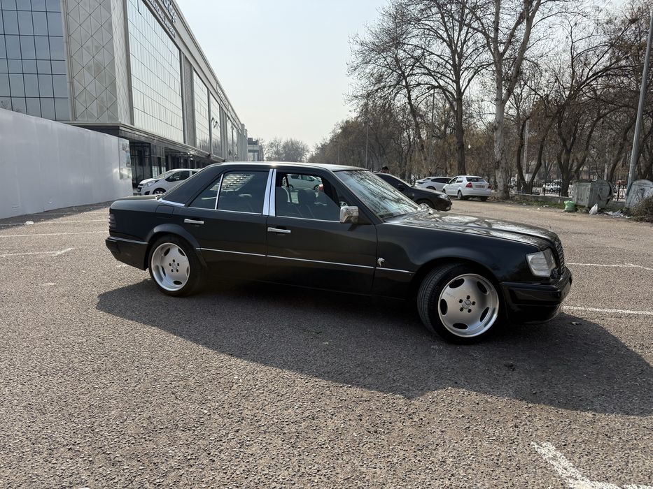 Mercedes Benz E320 W124
