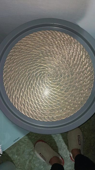 Если уют — преступление, то эти вещи виноваты на все сто.
Столик метал