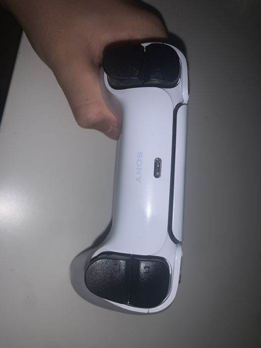 Продавам playstation 5 slim digital edition 1TB