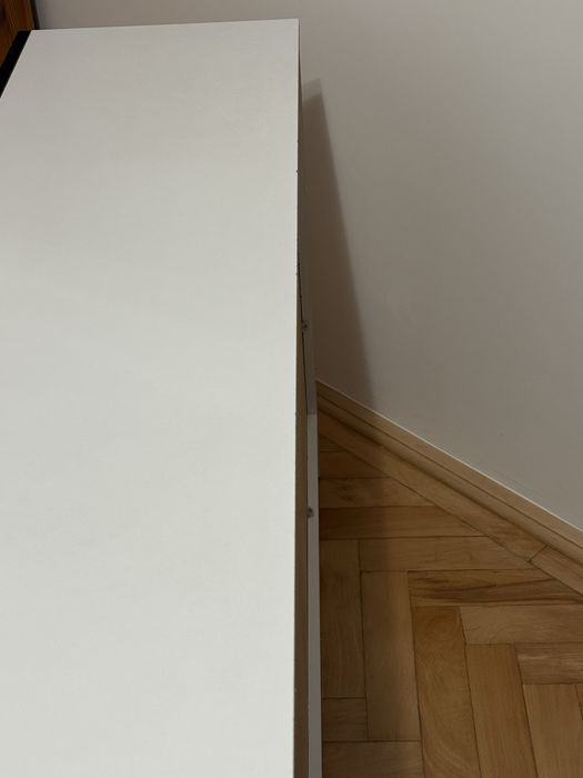 Comoda TV alba, contur negru