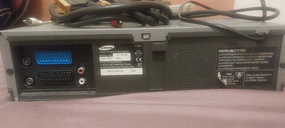 Продавам, запазен видео касетофон на Самсунг.