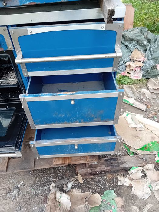 Vând aragaz cu hota uzat aduse din Italia și pentru cei interesați am si iepurași sat Tamaia