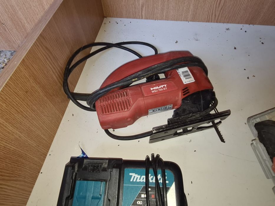 Vând scule electrice