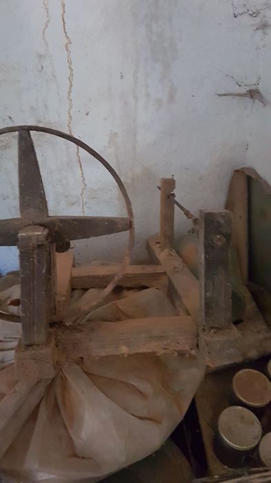 Стар дървен чекрък