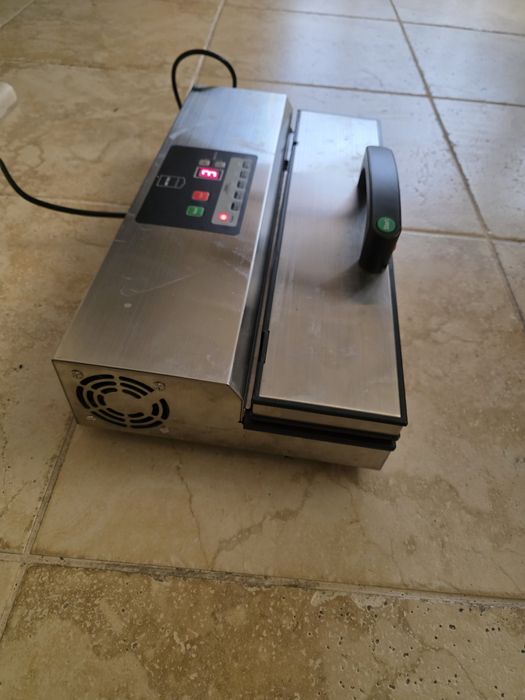 Професионална вакум машина 650w