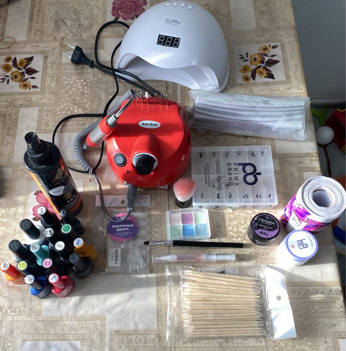 Продам маникюрный набор так же для наращивания все есть
