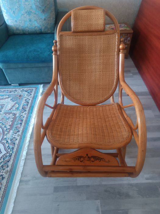 Кресло качалка из ротанга