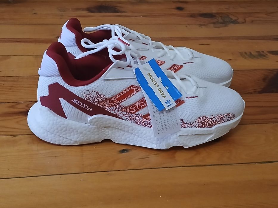 Маратонки ADIDAS