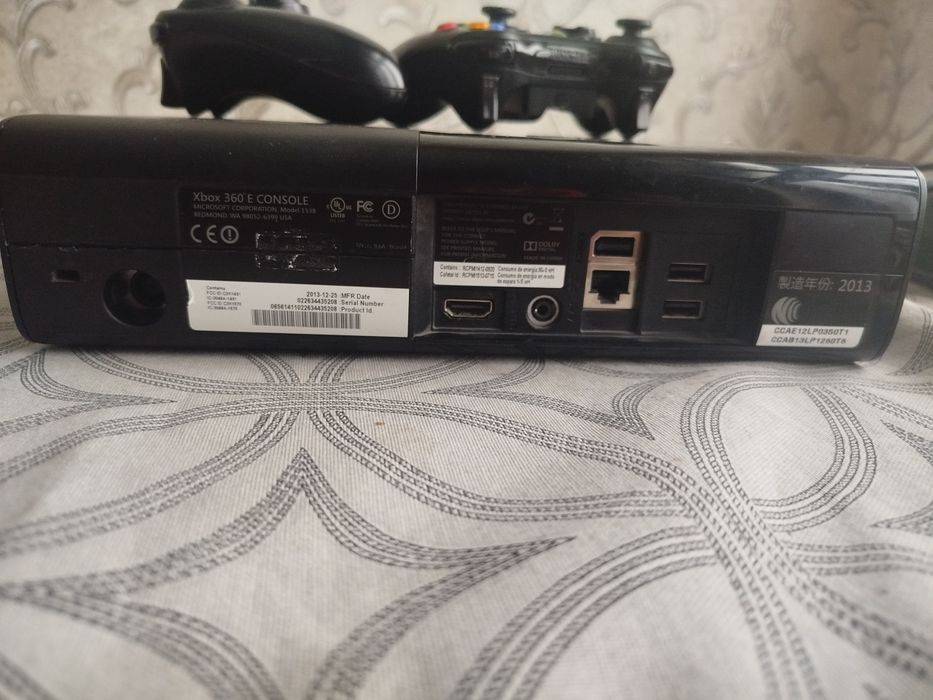 Xbox360E freeboot 55 игр 500gb 2 джойстика