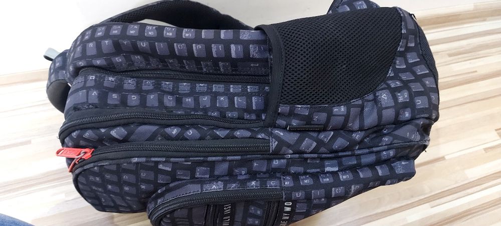 Ученическа раница BACKUP M 45 KEYBOARD, многоцветна, 42 х 30 х 16 см