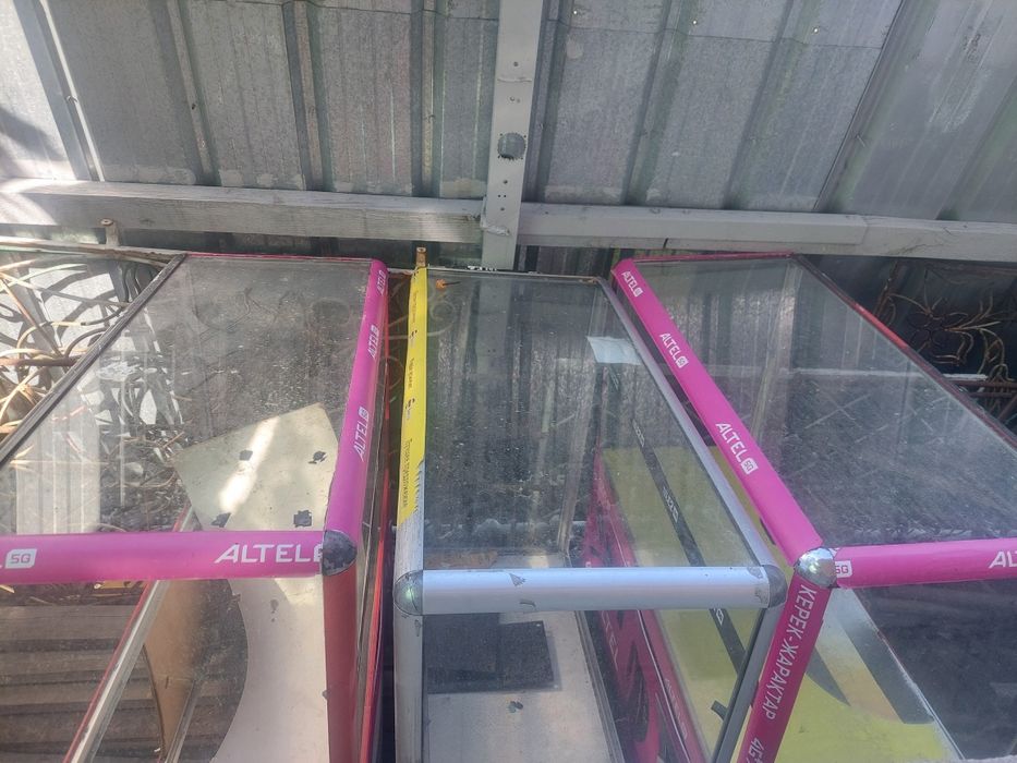 Продам витрина стеклянные