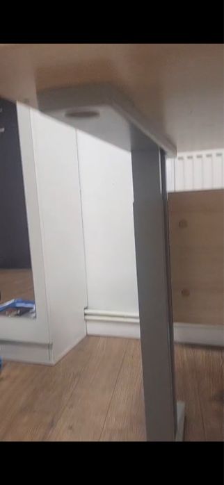 Vand masa crem solida cu regaj inaltime structura fier 150x80 cm aproape noua folosita 5 luni birou mobila dulap casa iasi centru ofer transport