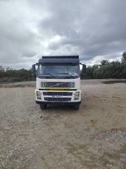 Autobasculanta Volvo 8x4 FM9-380