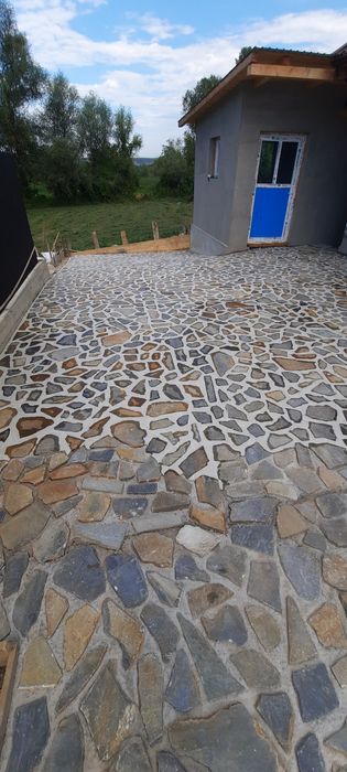 Piatră naturală de munte montaj și transport oriunde în tara