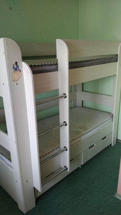 Продам двухъярусную кровать