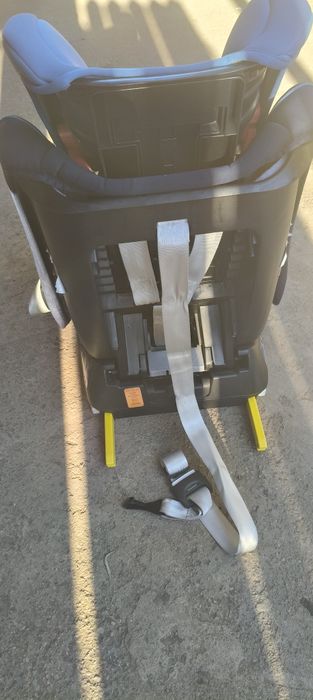 Se vinde scăunel auto isofix .