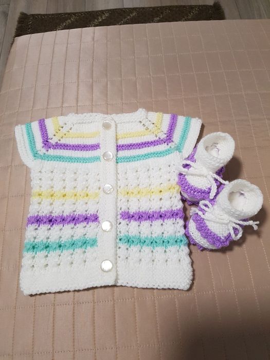 Бебешки плетени комплекти