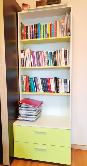 Anunț Vanzare Set Mobilier Pat Suprapus și Dulapuri Alb cu Verde.