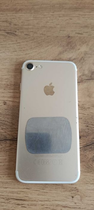 Продаю iPhone 8