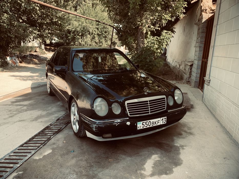 Мерсадес-бенц 210
