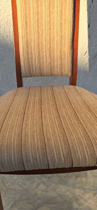 Продавам масивни столове