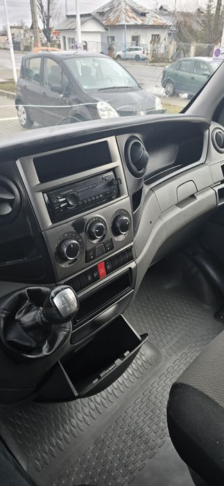 Iveco daily 50c15 6.2m se conduce cu B cu contract.