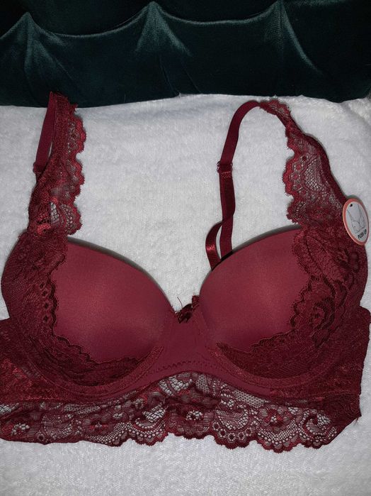 Sutien dantelat rosu cu dantela decorativa NOU