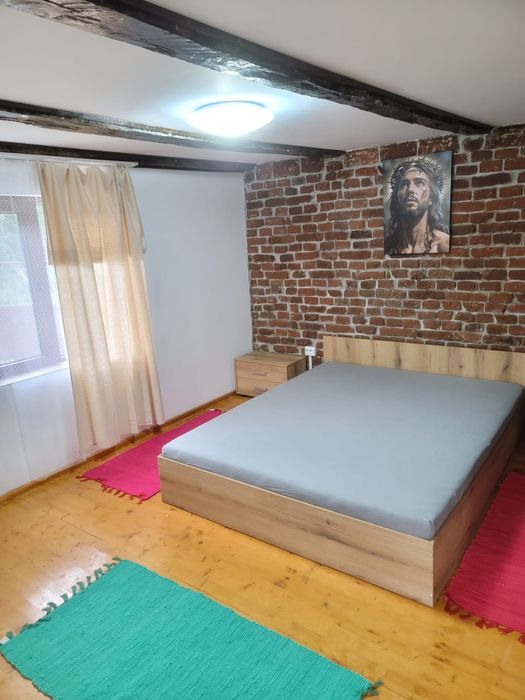 Vand Casa la tara cu 5 Ha teren in jud Hunedoara