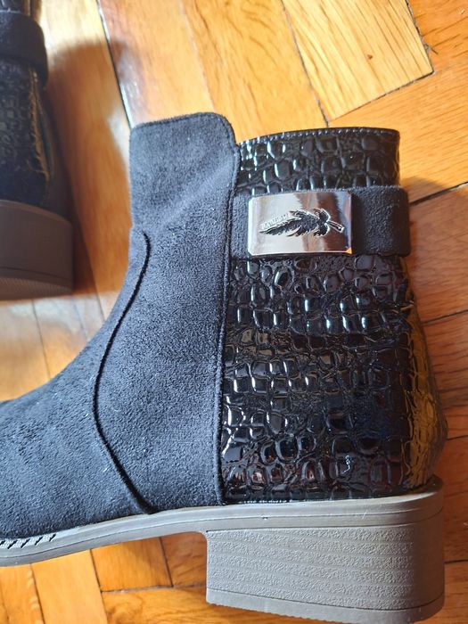 НОВИ  елегантни  черни  боти