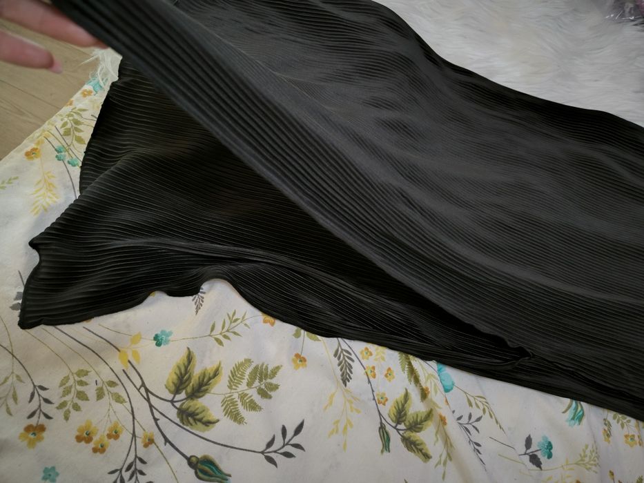 Rochie lunga superbă cu crăpătură pe picior, nouă