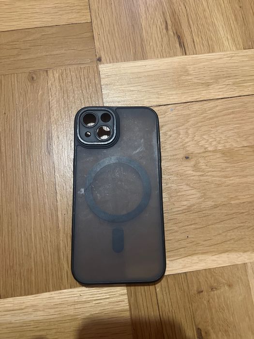 Продаване на калъфи за iPhone 13