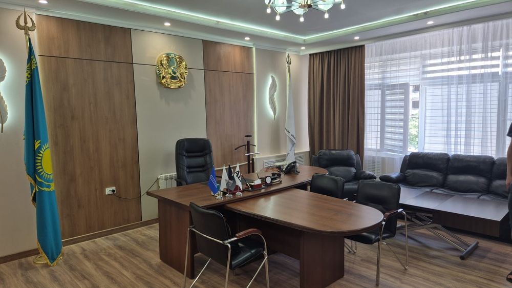 Стол офисный хороши состояние