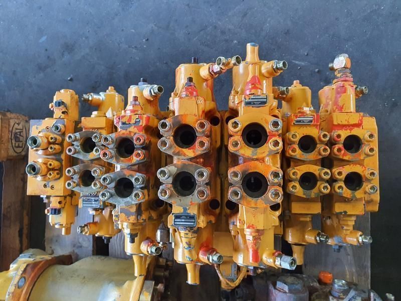 distribuitor hidraulic miniexcavator jcb 8027