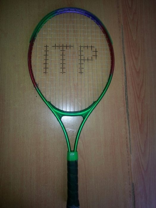 Срочно продам оригинальную ракетку