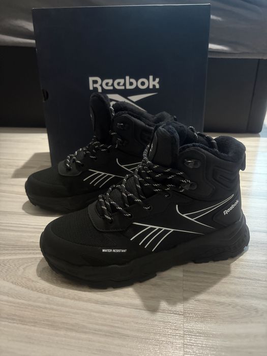 Обувки на Reebok