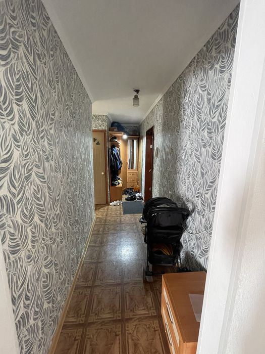 продам 4 комн.квартиру в центре
