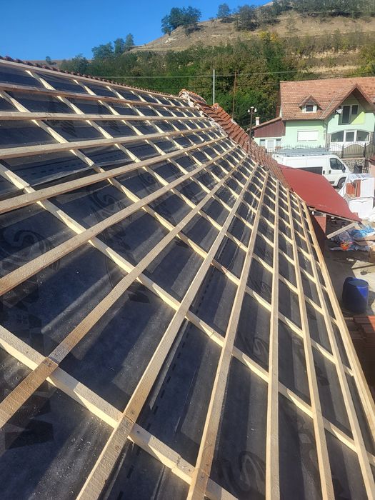 Servicii Profesionale pentru Acoperișuri, Mansardări și Izolații