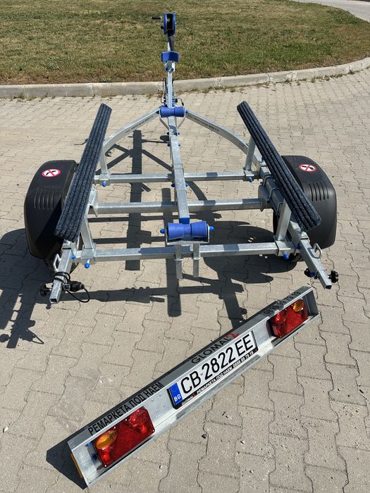 Ремаркета / колесари под наем за джет или малка лодка