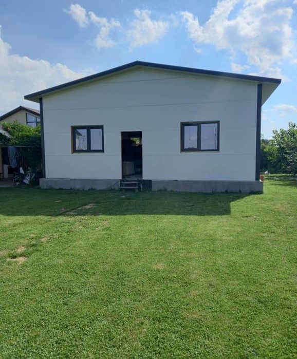 Vand case din panouri sandwich la preț de producator