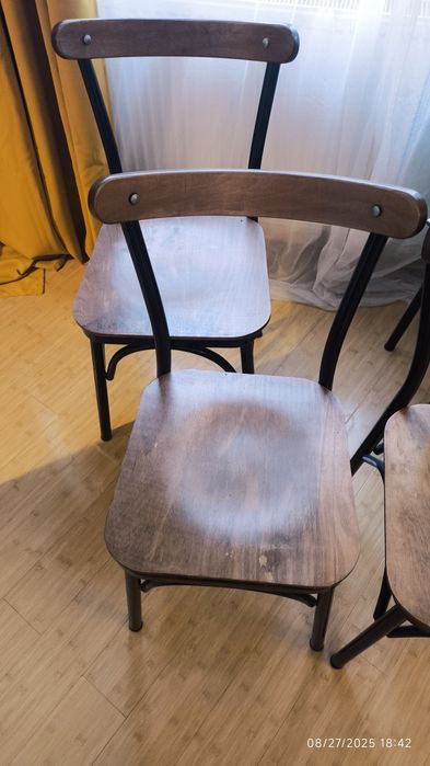 Vând Set Scaune lemn nuc și metal