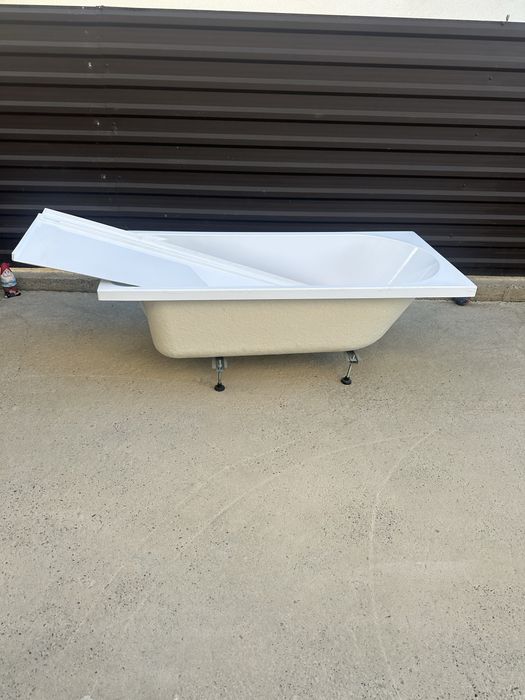 Vând cadă acril cu tot cu mască 150/70