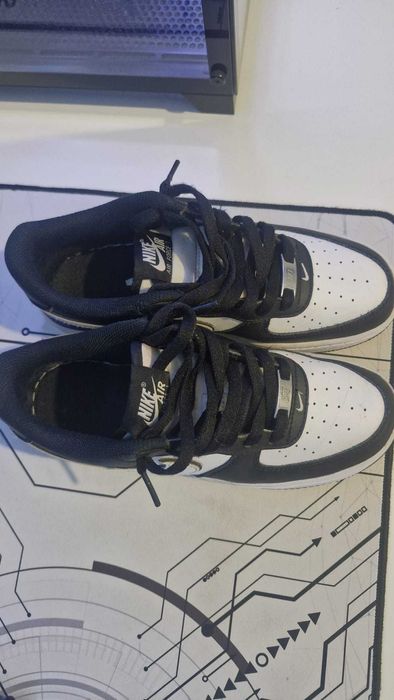 Adidasi NIKE, piele,stare f buna,marimea 37.5