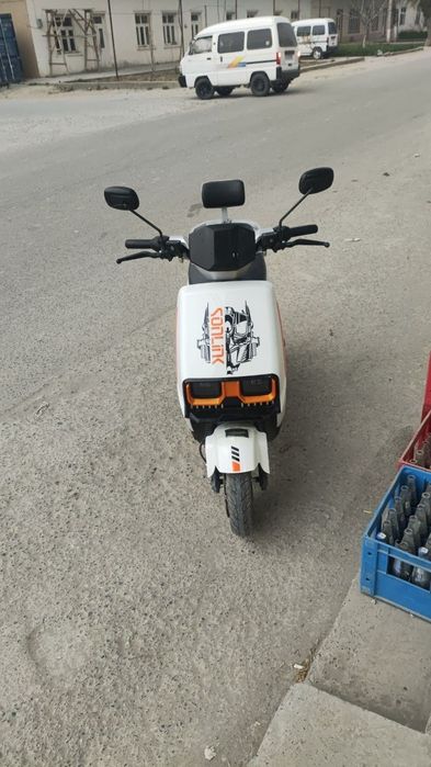 Sukuter sotiladi olinganiga 3 oy buldi  narxi.6- mil