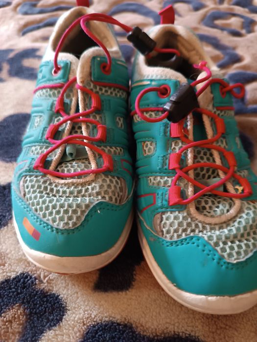 Кроссовки на девочку